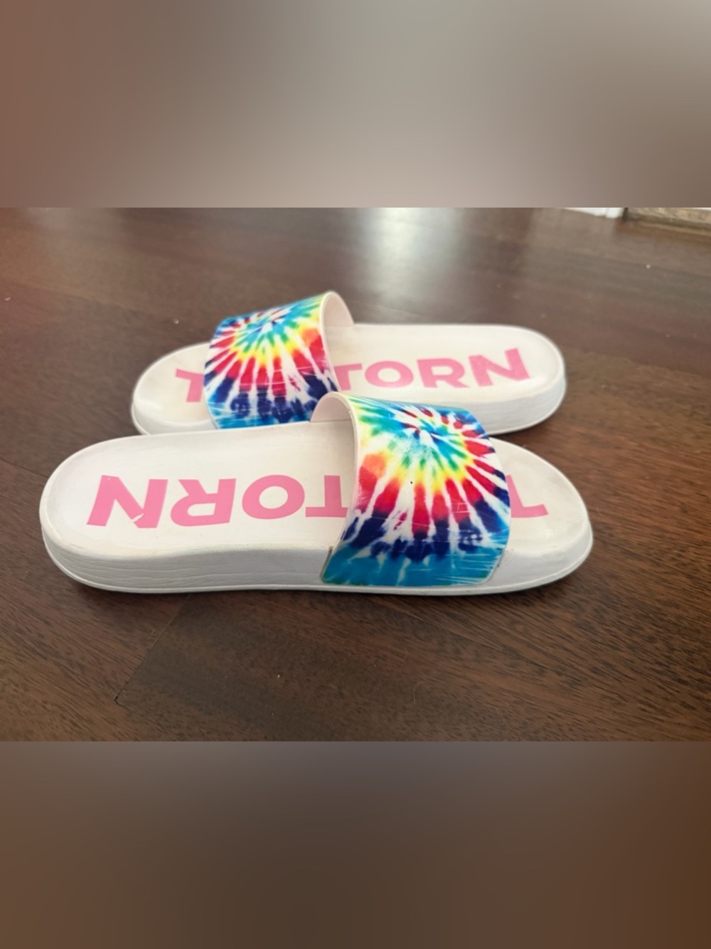 Tretorn White Slide Sandals with Tie-Dye Strap and Pink Logo Size 7